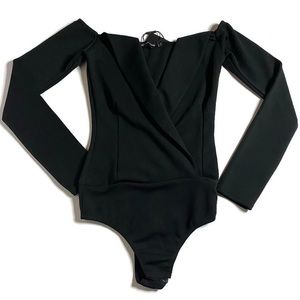 🤎3/$25 Off shoulder black bodysuit